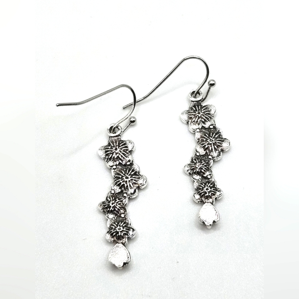 🟢3/$19🟢 Forget-Me-Not Silver Flower Dangle Earrings PIERCED Brand New - Picture 5 of 5